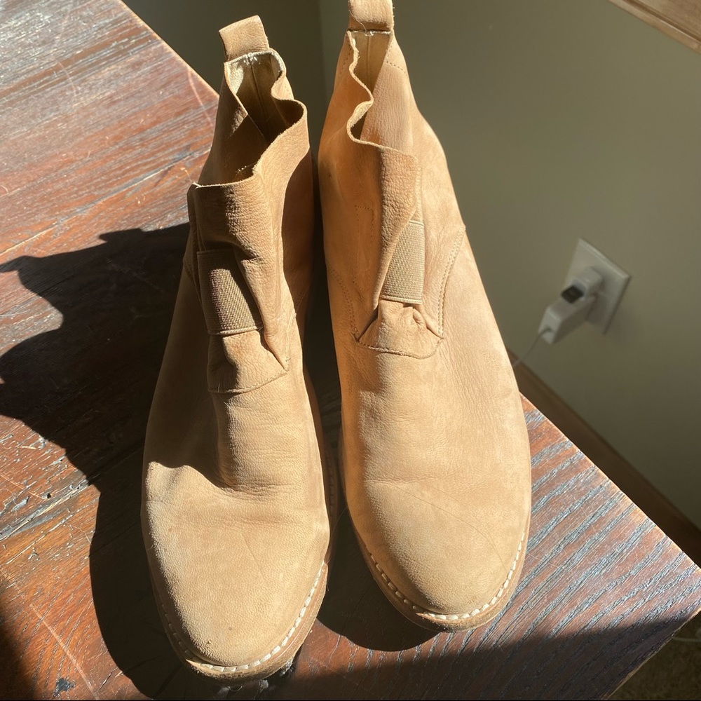 Eileen fisher size 8 nu buck booties